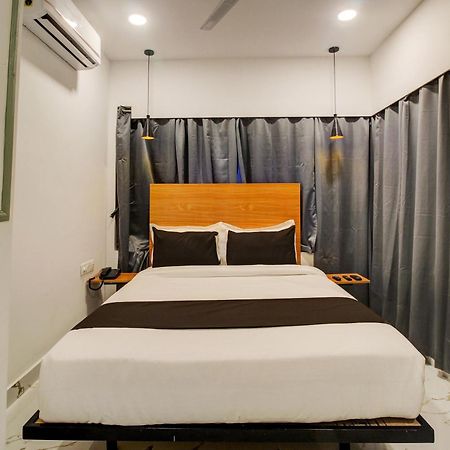 Super Townhouse Rcc Hotel Banjara Hills 하이데라바드 외부 사진