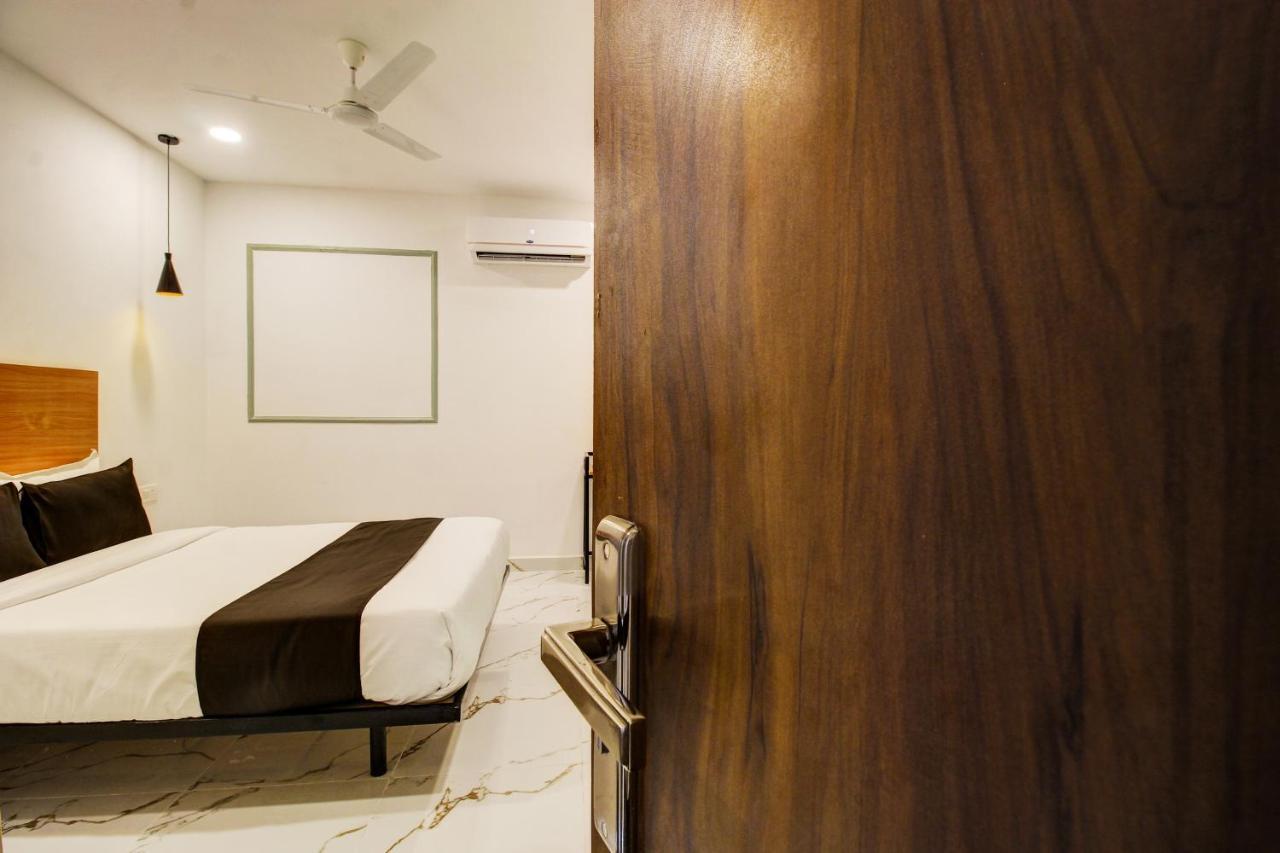 Super Townhouse Rcc Hotel Banjara Hills 하이데라바드 외부 사진