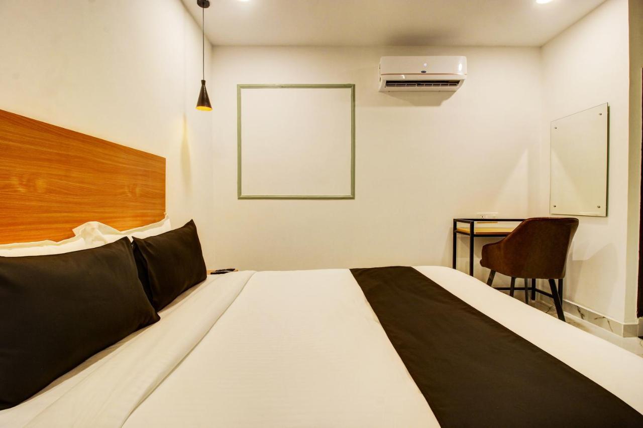 Super Townhouse Rcc Hotel Banjara Hills 하이데라바드 외부 사진