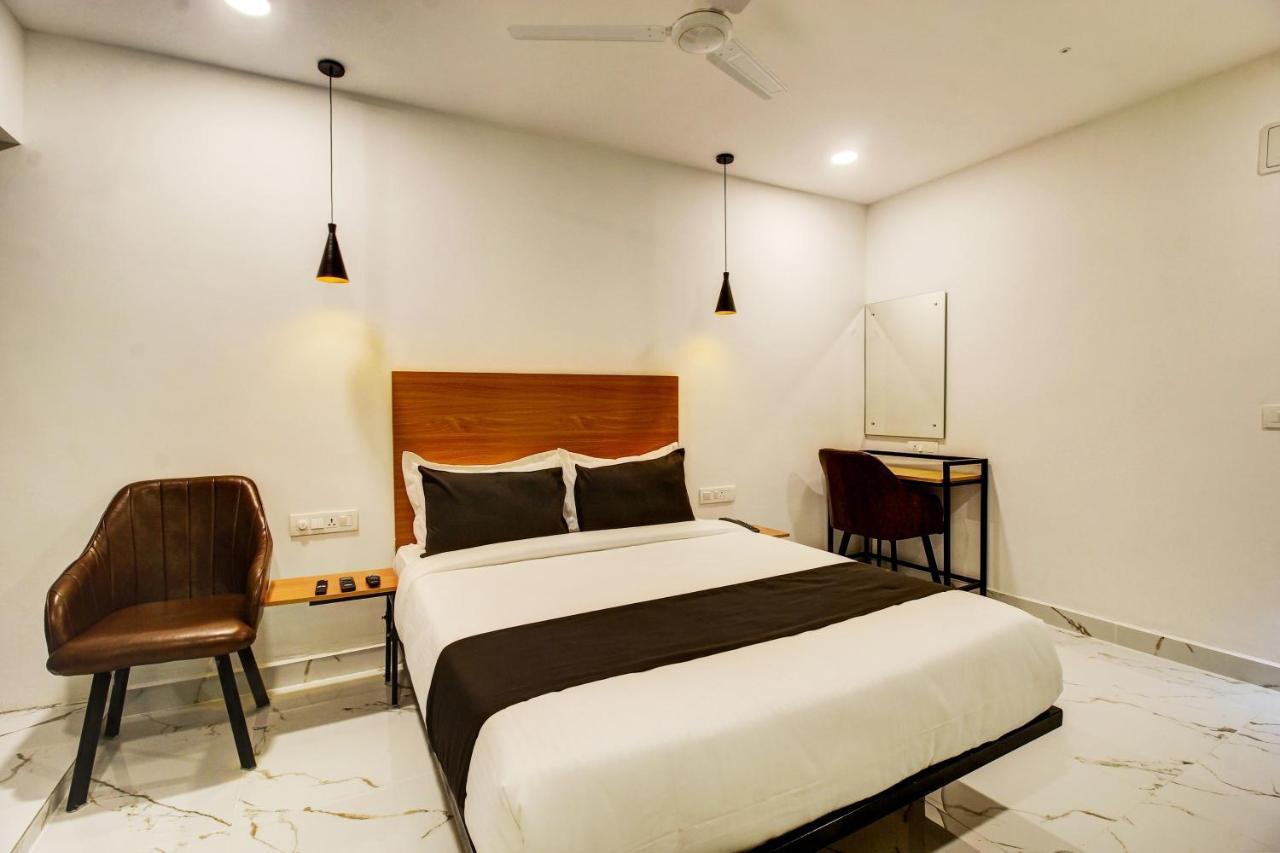 Super Townhouse Rcc Hotel Banjara Hills 하이데라바드 외부 사진