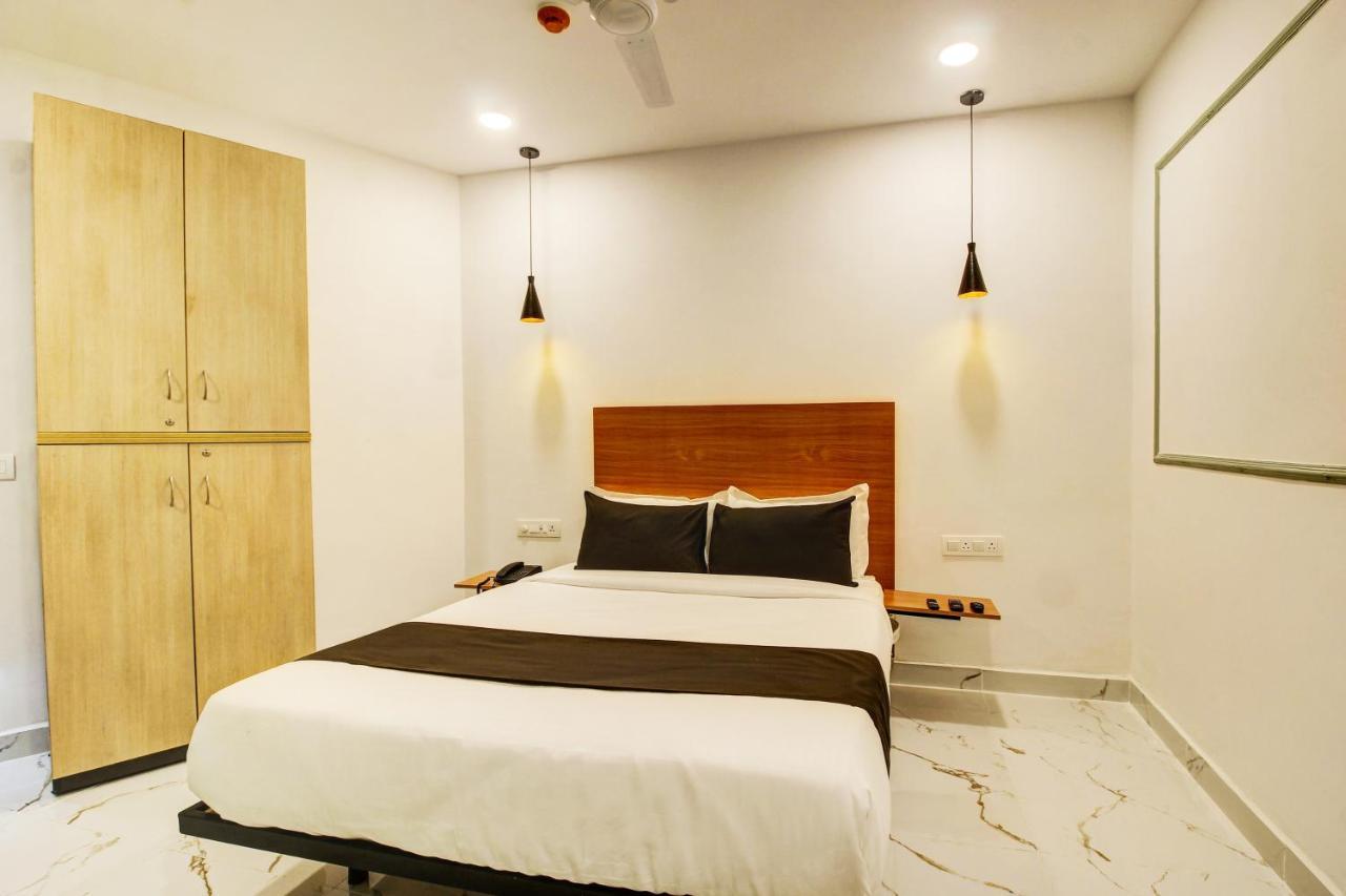 Super Townhouse Rcc Hotel Banjara Hills 하이데라바드 외부 사진