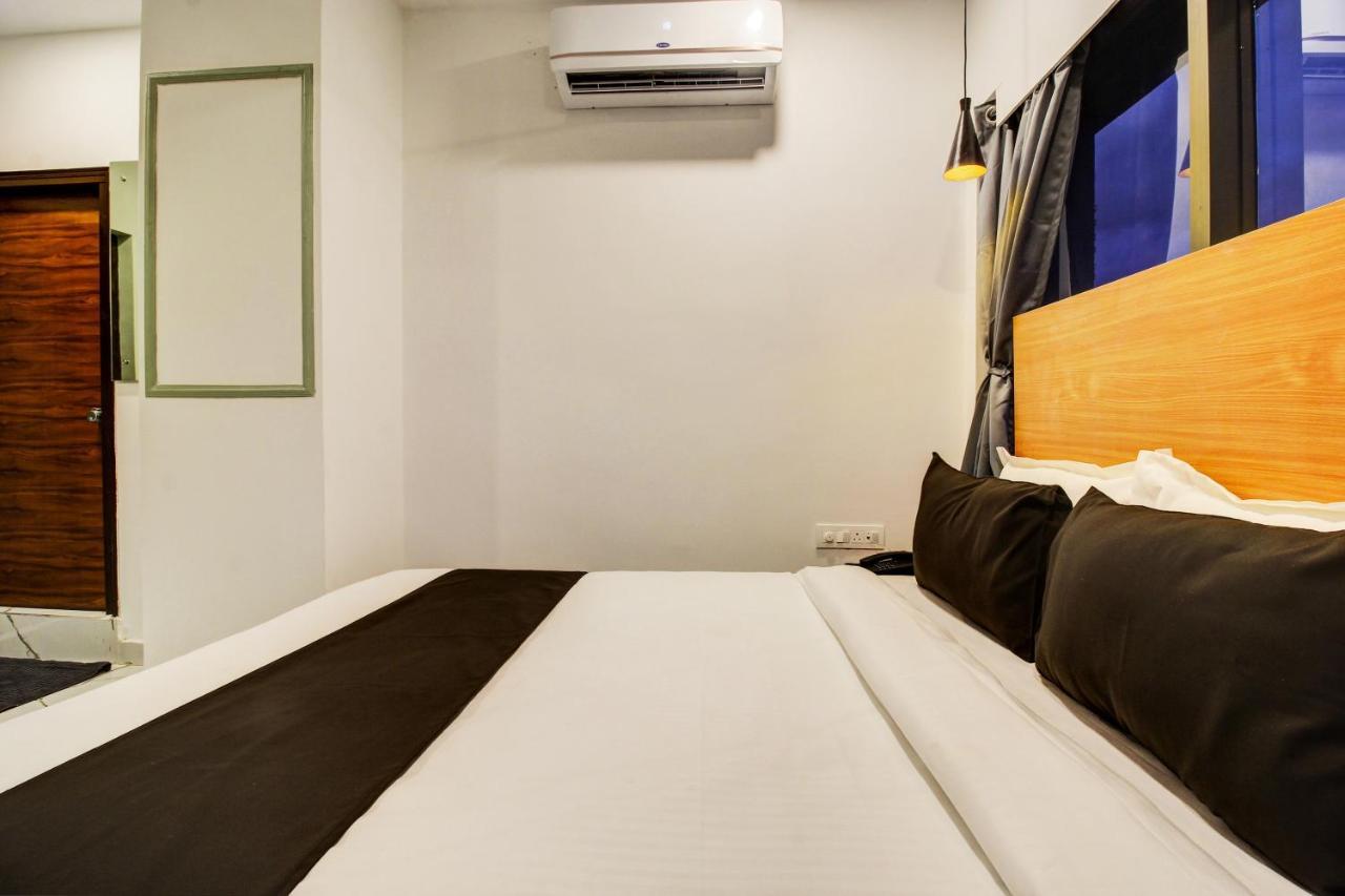 Super Townhouse Rcc Hotel Banjara Hills 하이데라바드 외부 사진