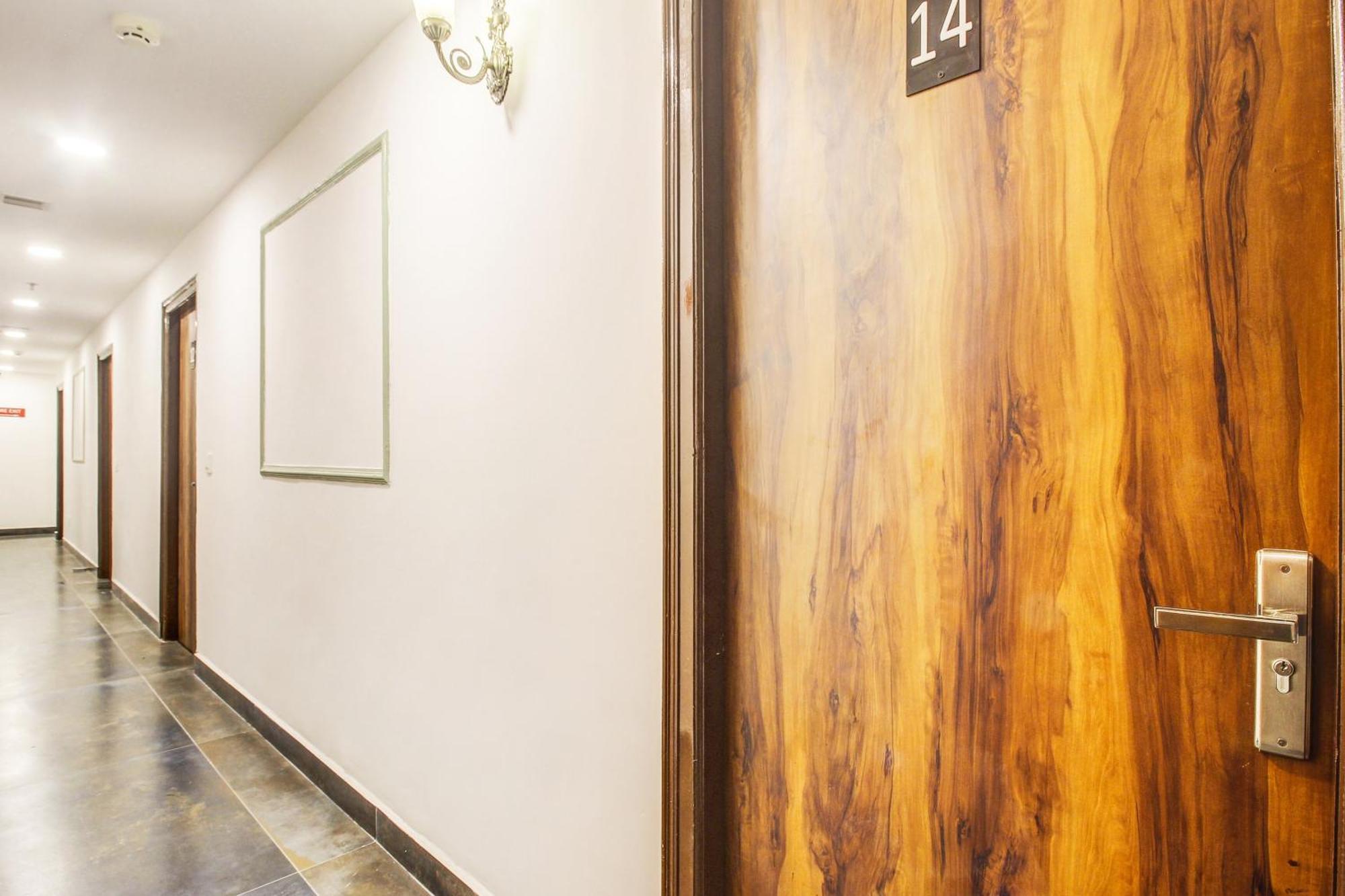 Super Townhouse Rcc Hotel Banjara Hills 하이데라바드 외부 사진