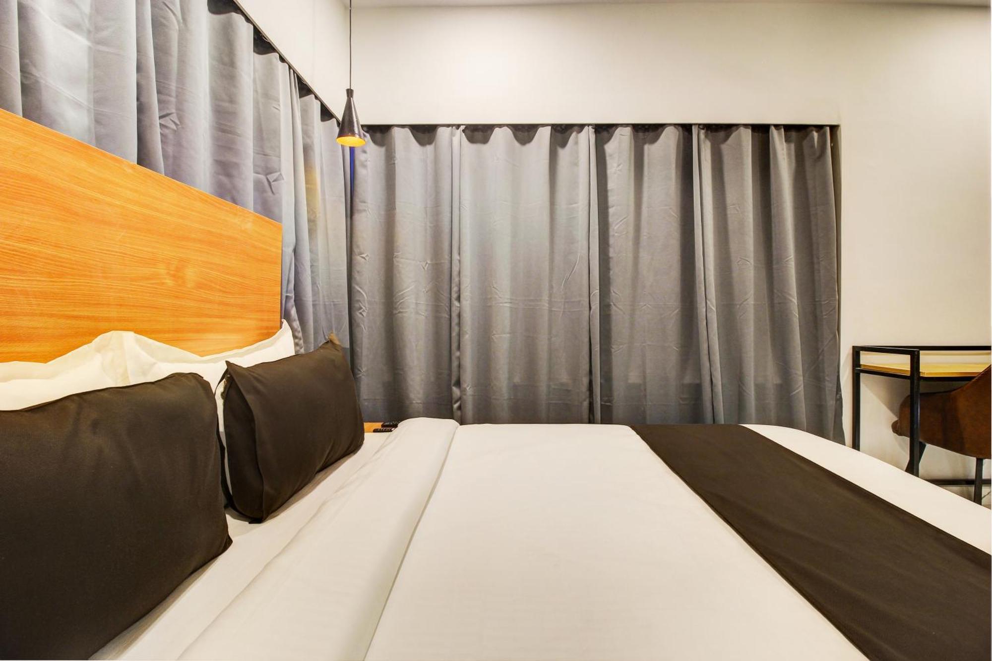 Super Townhouse Rcc Hotel Banjara Hills 하이데라바드 외부 사진