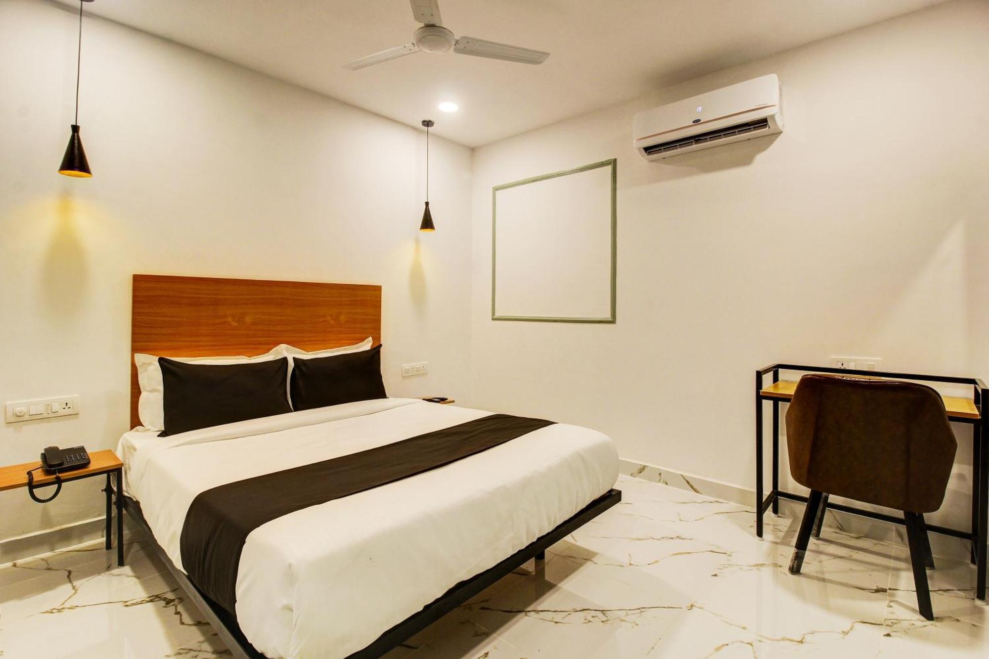 Super Townhouse Rcc Hotel Banjara Hills 하이데라바드 외부 사진