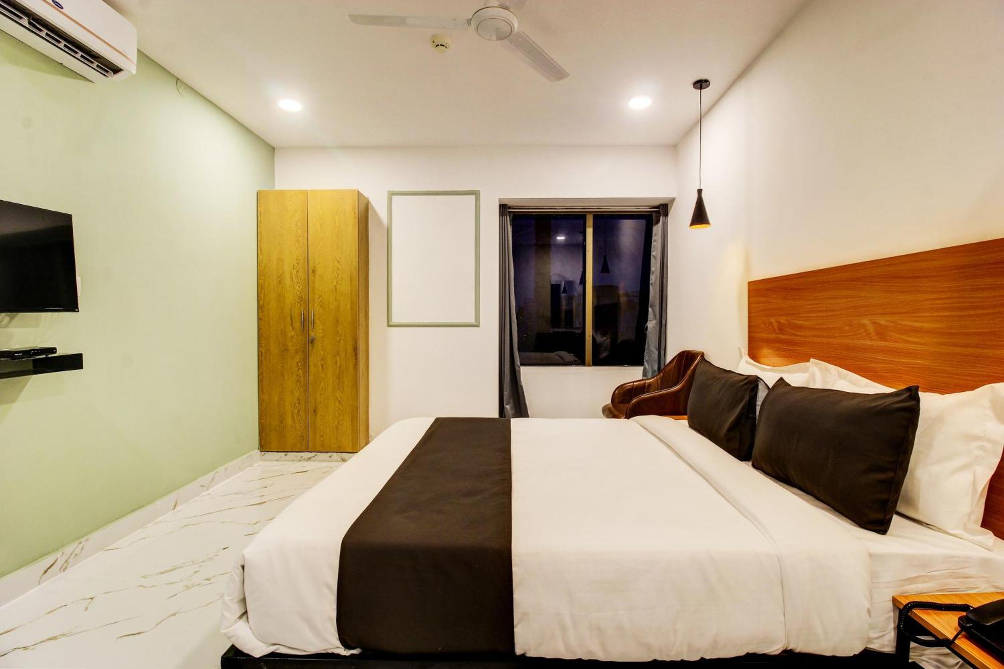 Super Townhouse Rcc Hotel Banjara Hills 하이데라바드 외부 사진