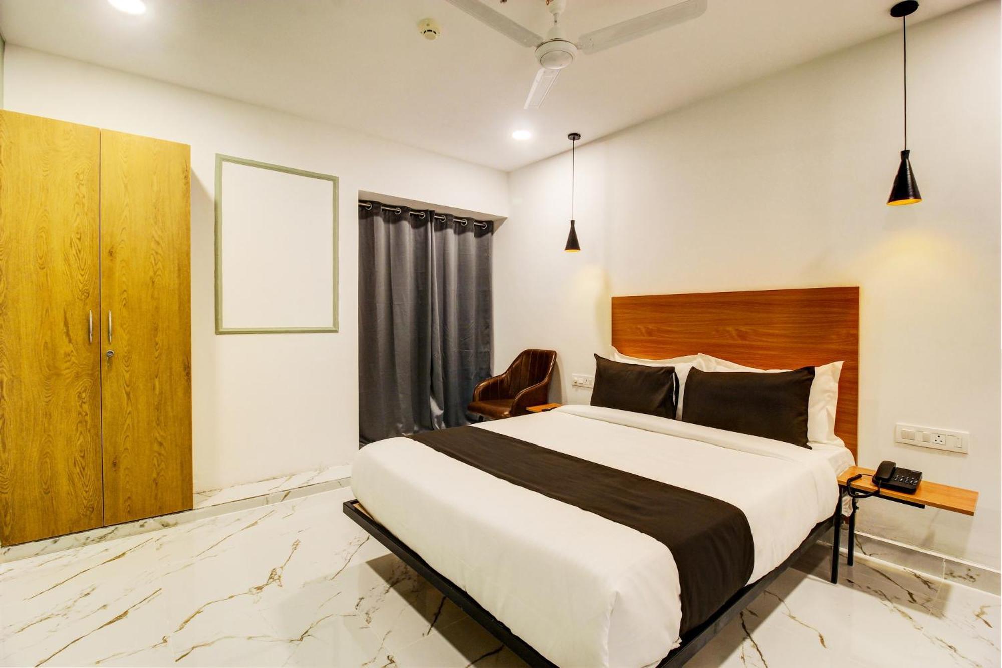 Super Townhouse Rcc Hotel Banjara Hills 하이데라바드 외부 사진