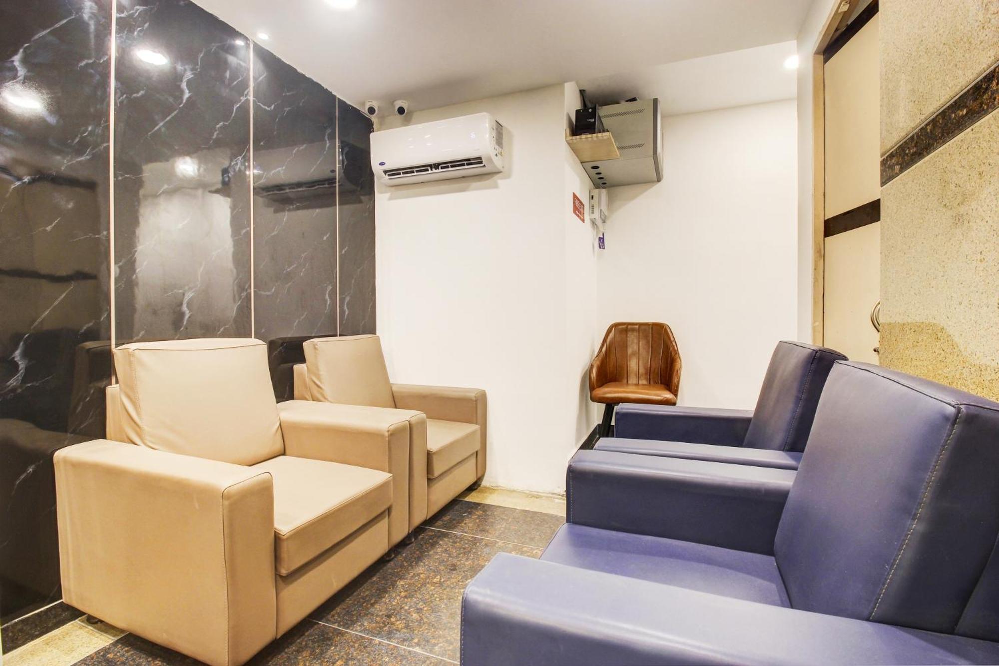 Super Townhouse Rcc Hotel Banjara Hills 하이데라바드 외부 사진