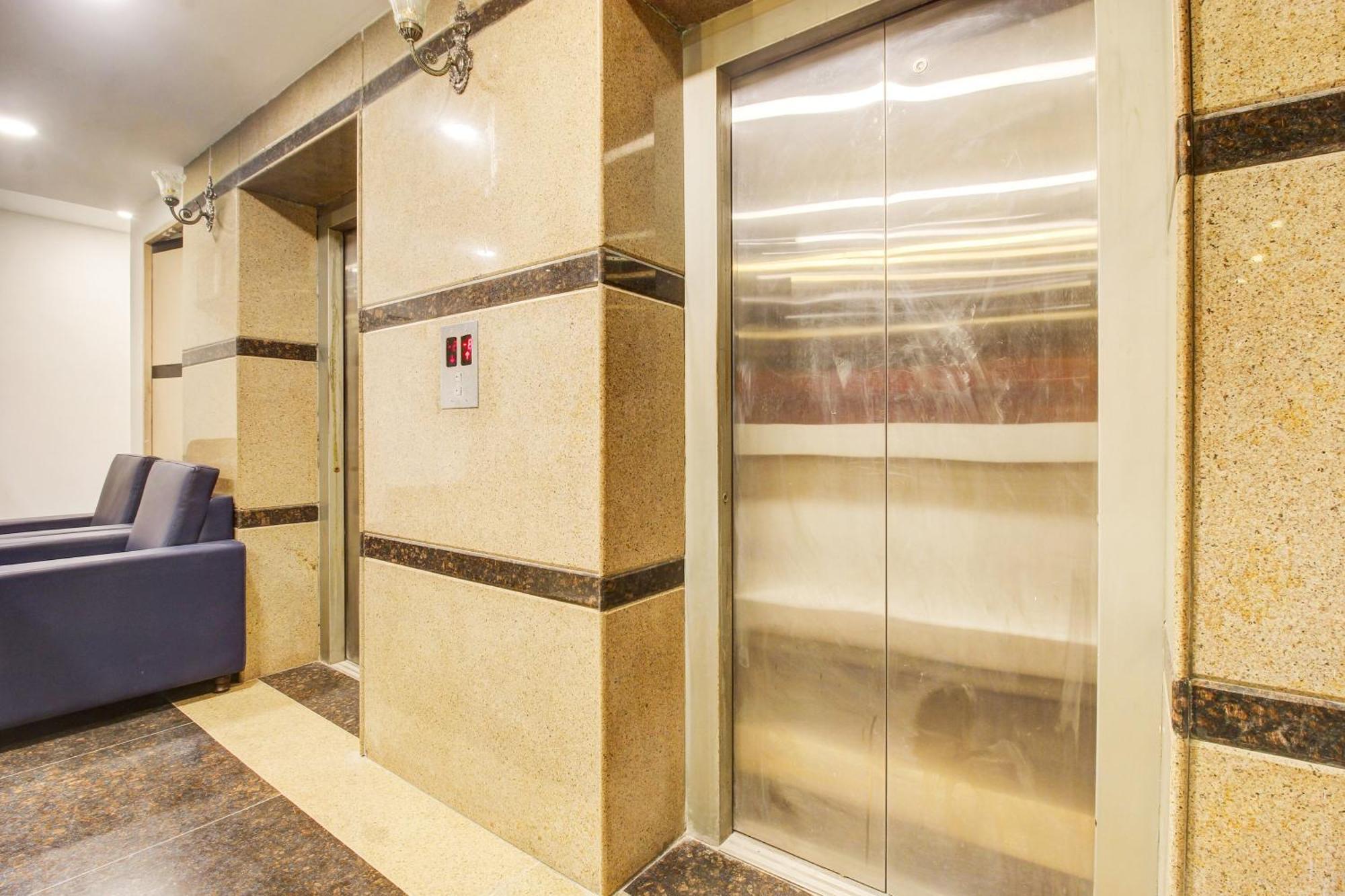 Super Townhouse Rcc Hotel Banjara Hills 하이데라바드 외부 사진